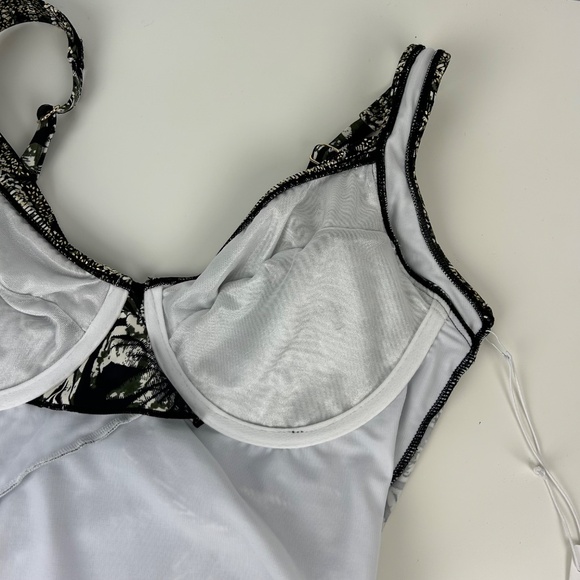 Miraclesuit size 16 Zahara Sanibel one piece swimsuit black green floral NEW - Picture 11 of 16